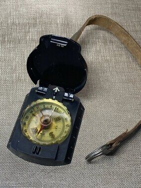 Vintage Liquid Filled Compass w Magnifier & Leather Strap